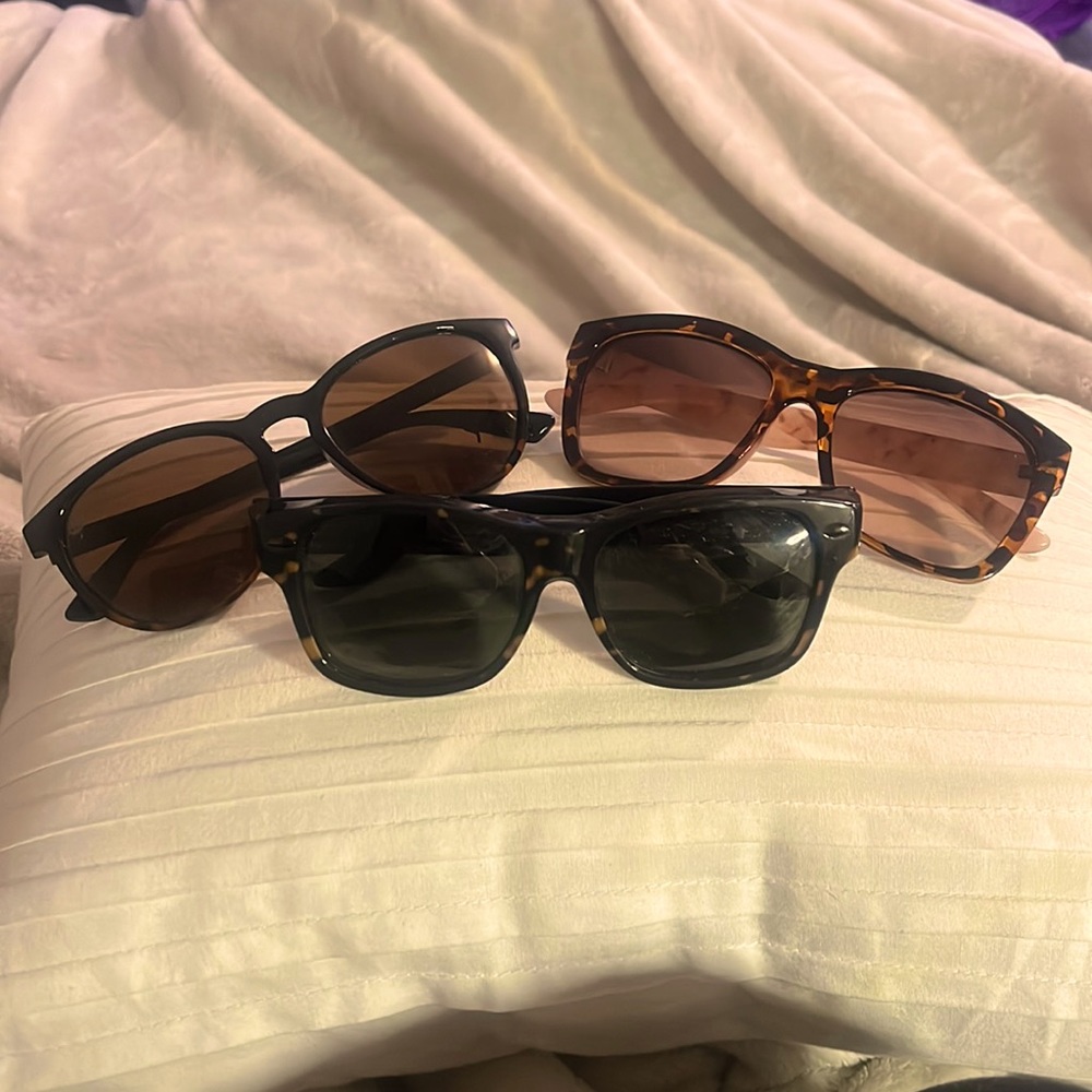 Gently wore large sunglasses